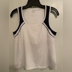 BCG WOMENS ACTIVE TENNIS SHIRT WITH BRA-LIKE EXTRA LINING IN THE TOP FRONT AREA.